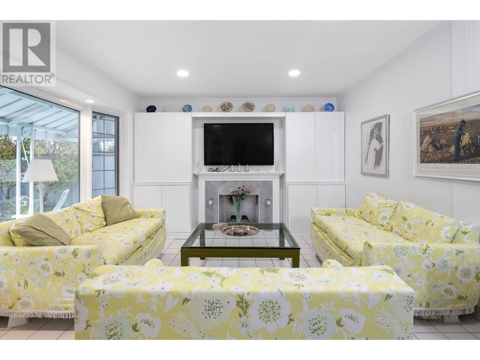 1332 Tatlow Avenue, North Vancouver, British Columbia  V7P 2Z6 - Photo 3 - R2828640