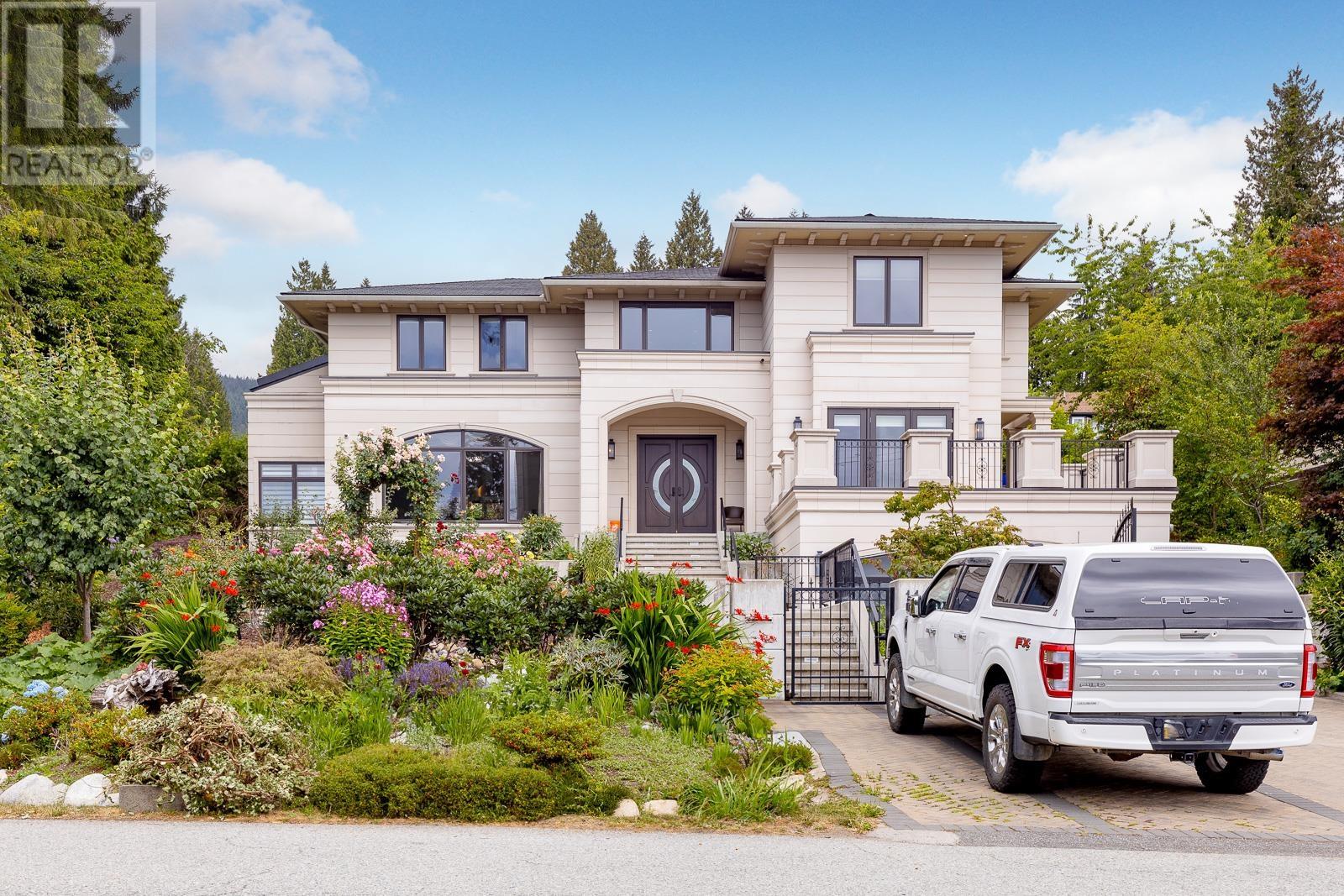 1135 Queens Avenue, West Vancouver, British Columbia  V7S 2K3 - Photo 2 - R2828674