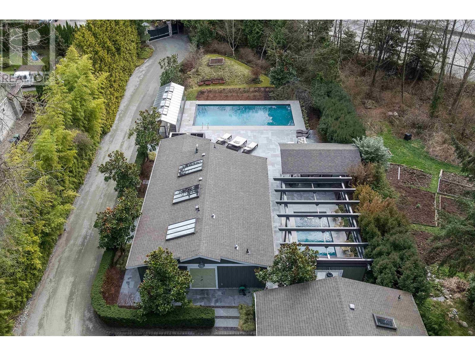 593 Riverside Drive, North Vancouver, British Columbia  V7H 1V4 - Photo 3 - R2791253