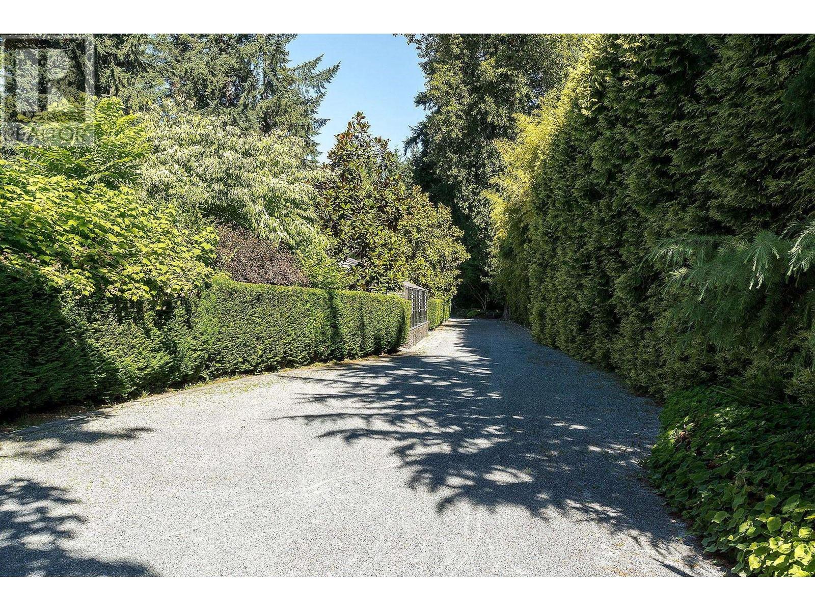 593 Riverside Drive, North Vancouver, British Columbia  V7H 1V4 - Photo 4 - R2791253