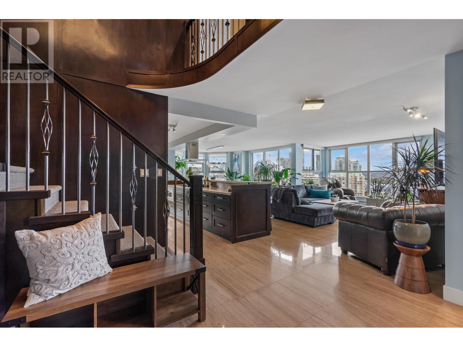 1901 1250 Quayside Drive, New Westminster, British Columbia  V3M 6E2 - Photo 2 - R2828457