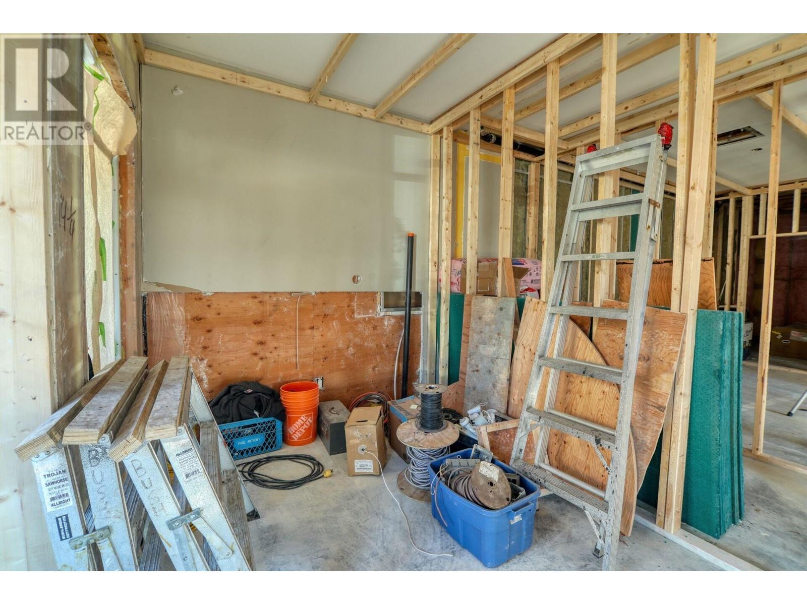 103 703 Gibsons Way, Gibsons, British Columbia  V0N 1V9 - Photo 4 - R2828428