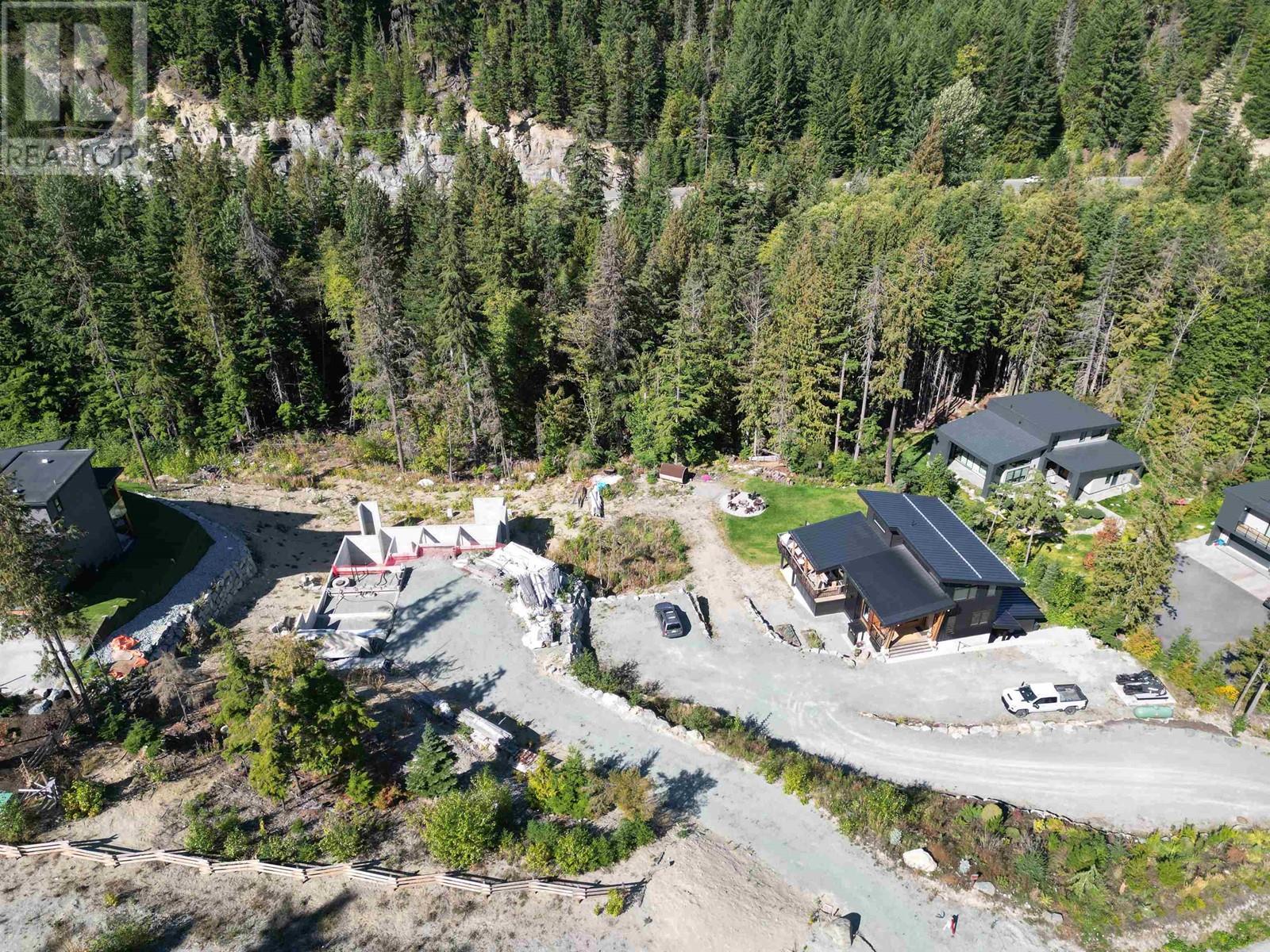 9107 Riverside Drive, Whistler, British Columbia  V0N 1B9 - Photo 6 - R2827526