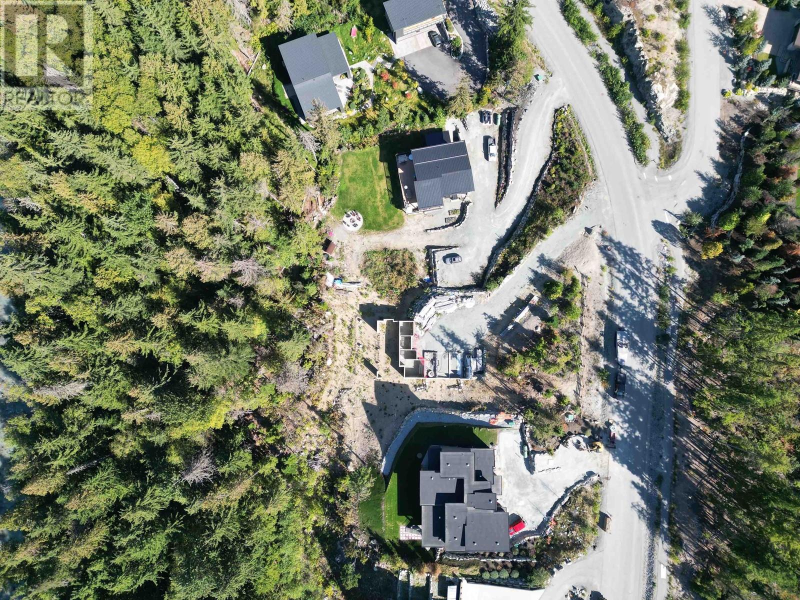 9107 Riverside Drive, Whistler, British Columbia  V0N 1B9 - Photo 3 - R2827526