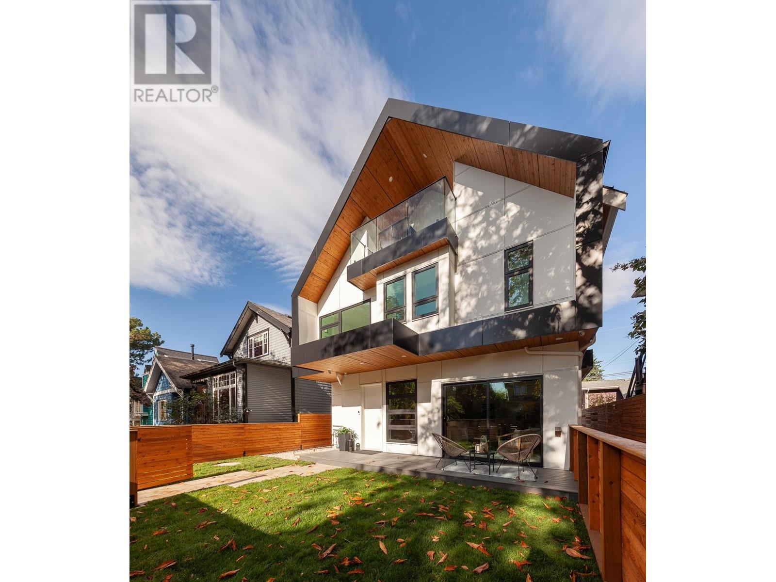 2033 Kitchener Street, Vancouver, British Columbia  V5L 2W6 - Photo 1 - R2828711