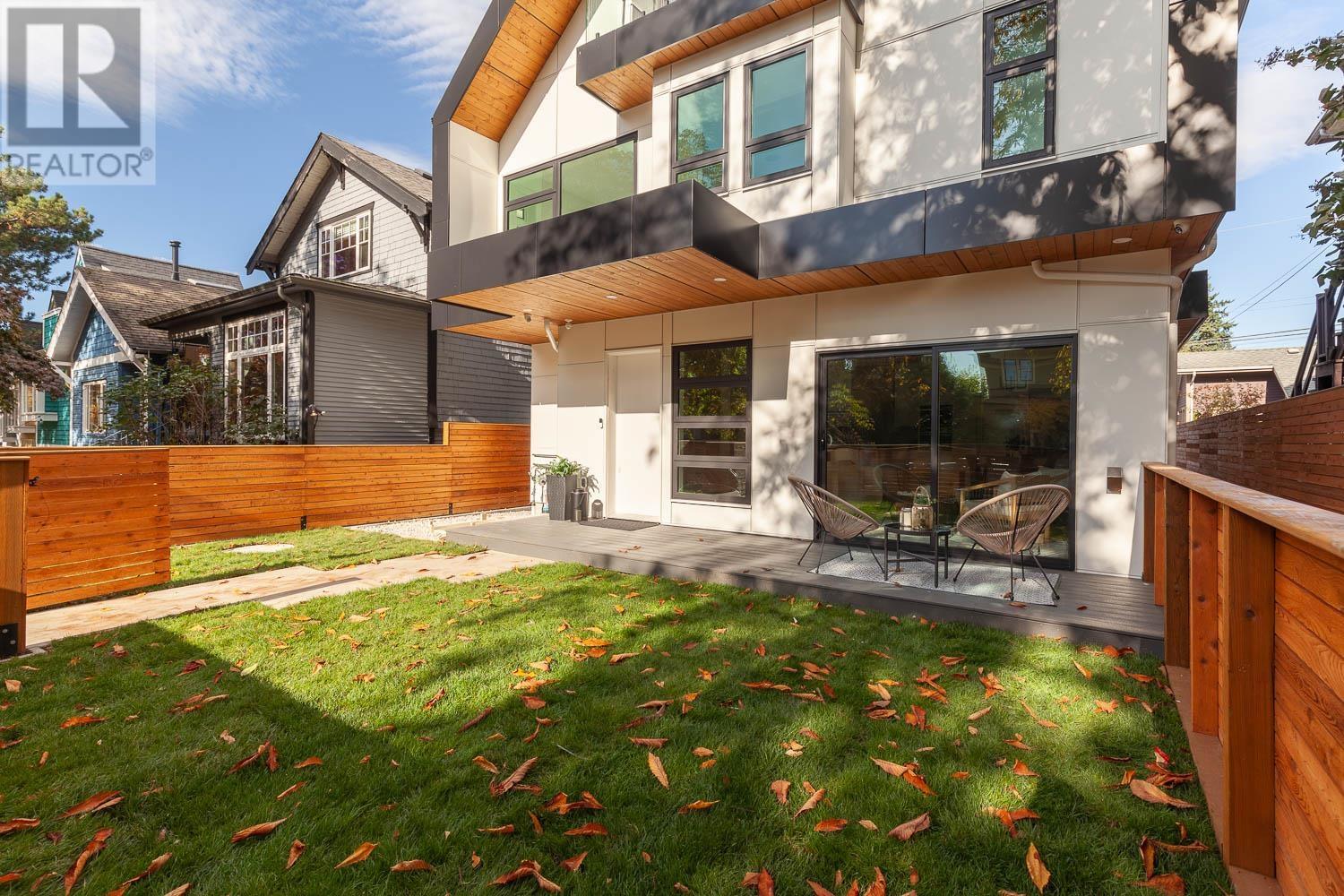 2033 Kitchener Street, Vancouver, British Columbia  V5L 2W6 - Photo 2 - R2828711