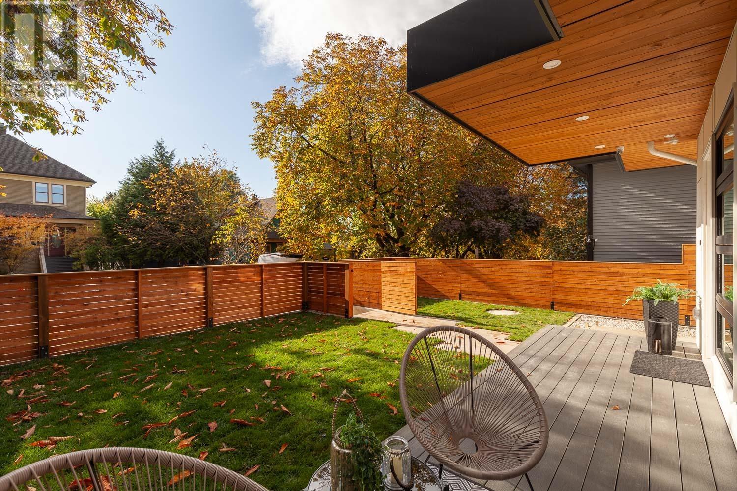 2033 Kitchener Street, Vancouver, British Columbia  V5L 2W6 - Photo 3 - R2828711