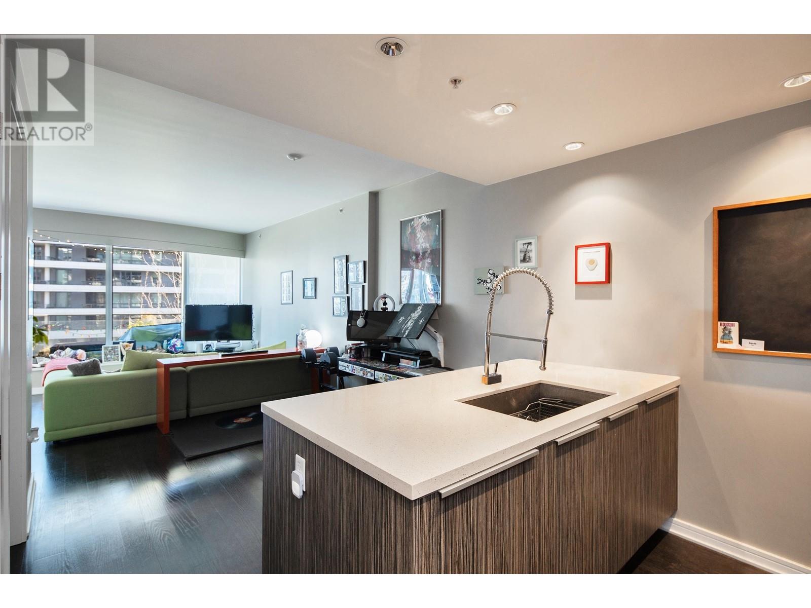 404 1661 Ontario Street, Vancouver, British Columbia  V5Y 0C3 - Photo 3 - R2828788
