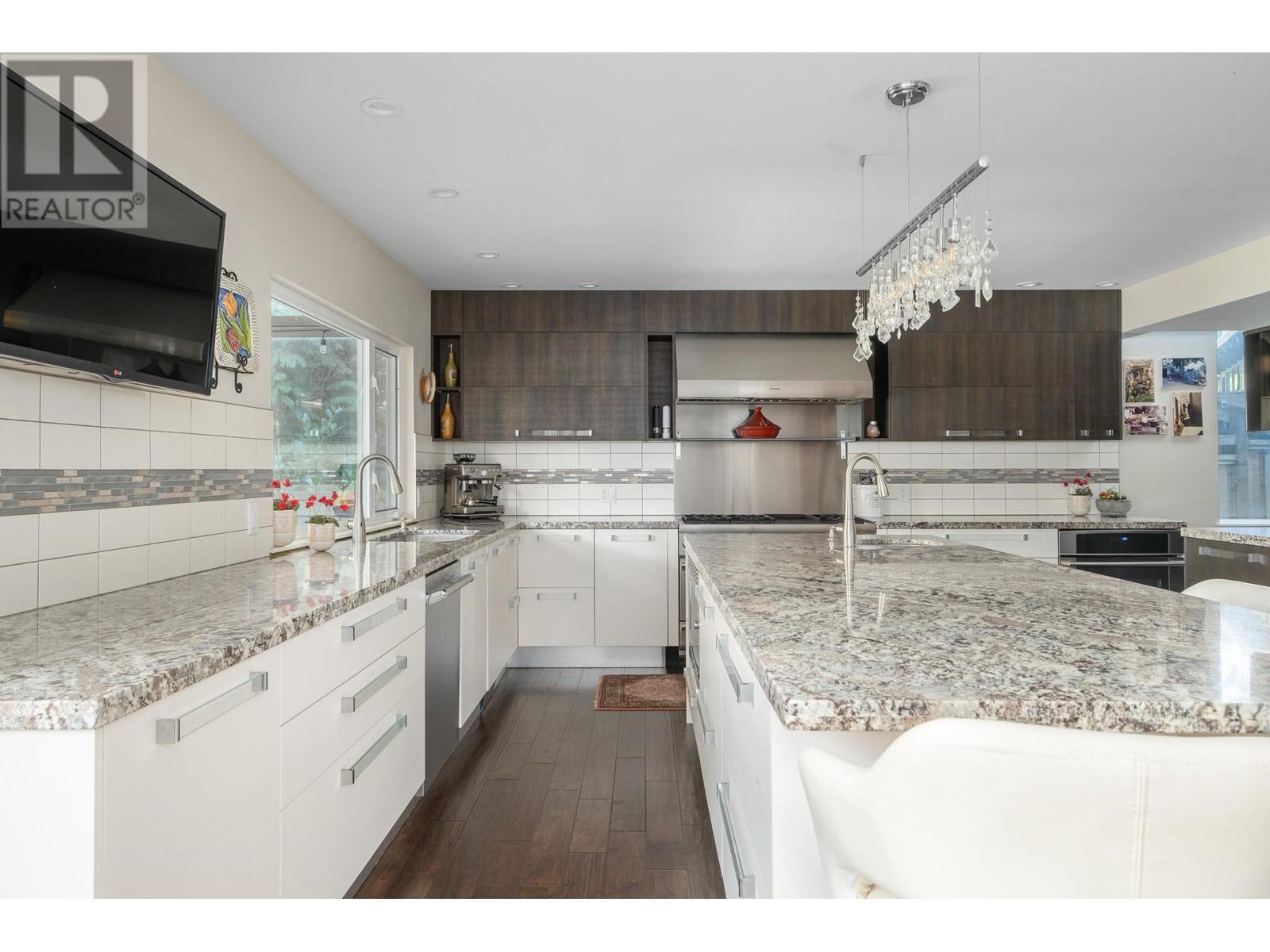 4128 Virginia Crescent, North Vancouver, British Columbia  V7R 3Z6 - Photo 19 - R2828721