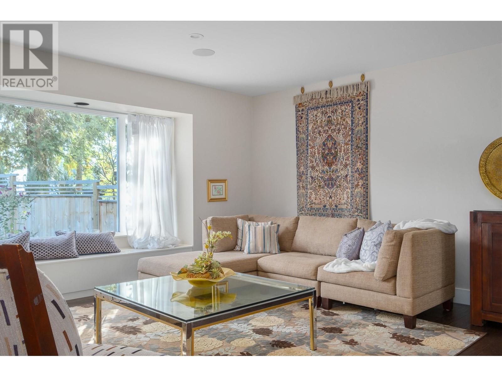 4128 Virginia Crescent, North Vancouver, British Columbia  V7R 3Z6 - Photo 8 - R2828721
