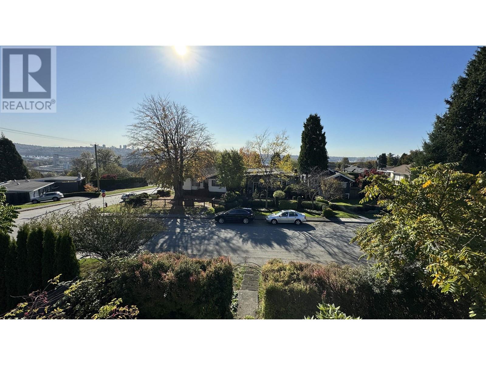 844 E 6th Street, North Vancouver, British Columbia  V7L 1R7 - Photo 2 - R2828731