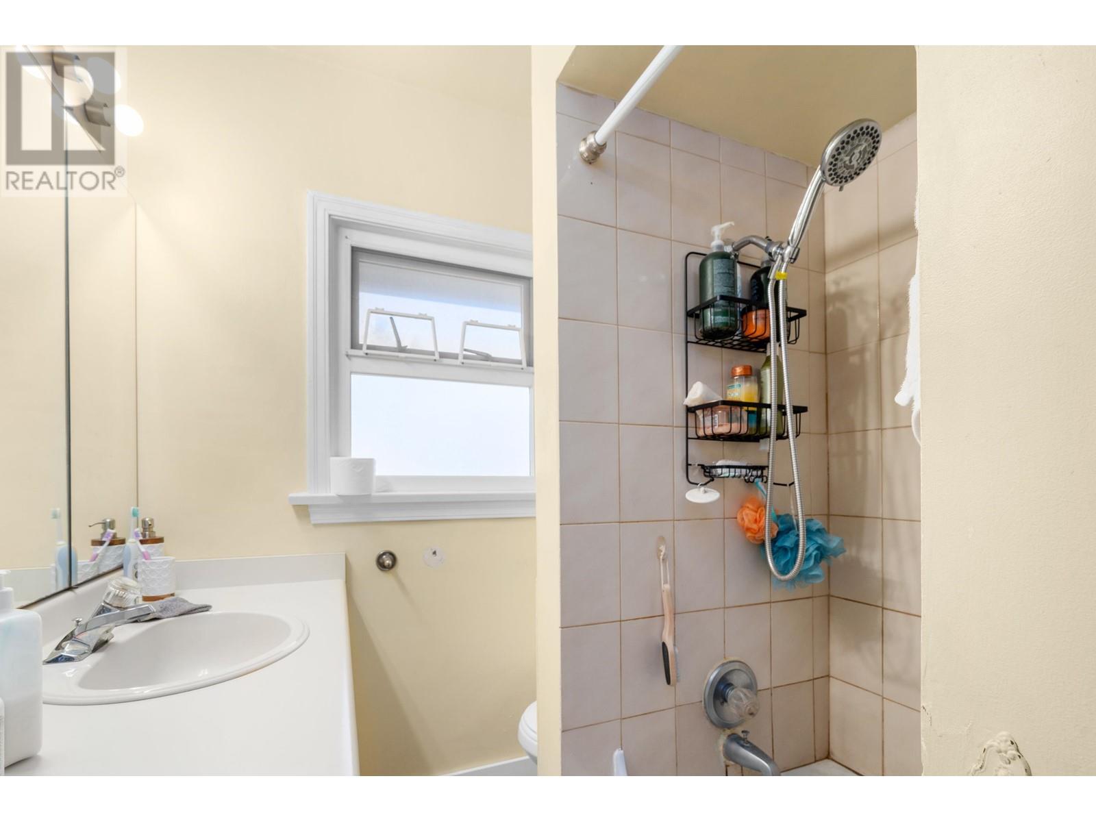 258 E 21st Street, North Vancouver, British Columbia  V7L 3B6 - Photo 7 - R2828745