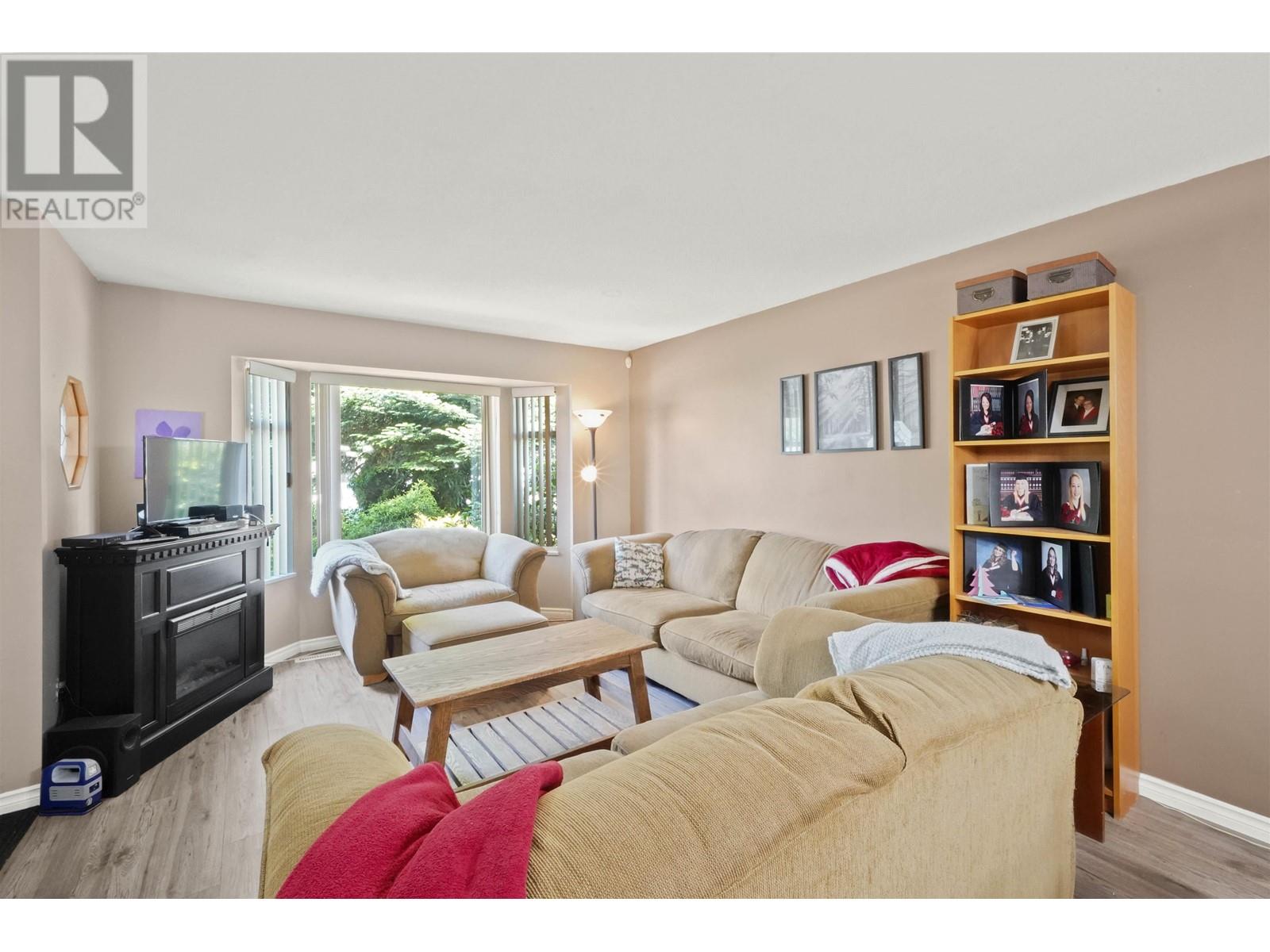 21486 121 Avenue, Maple Ridge, British Columbia  V2X 3S4 - Photo 4 - R2828760