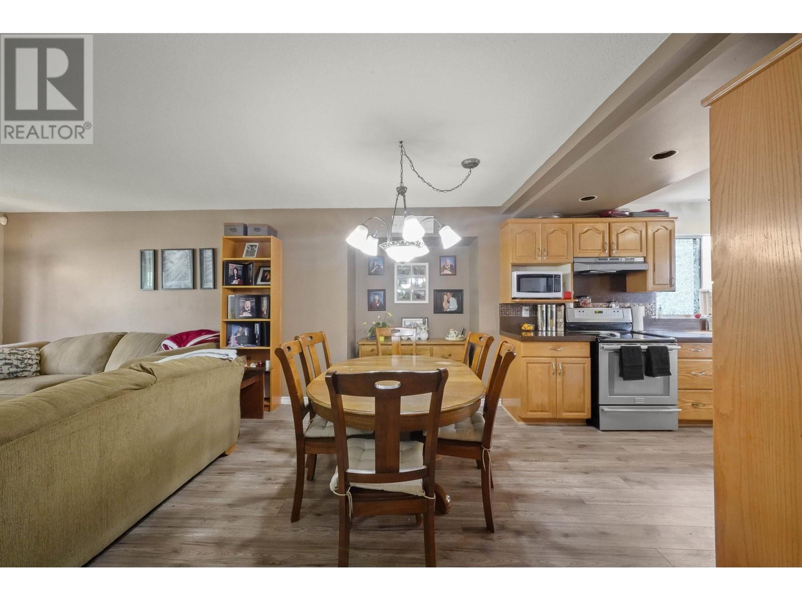 21486 121 Avenue, Maple Ridge, British Columbia  V2X 3S4 - Photo 6 - R2828760