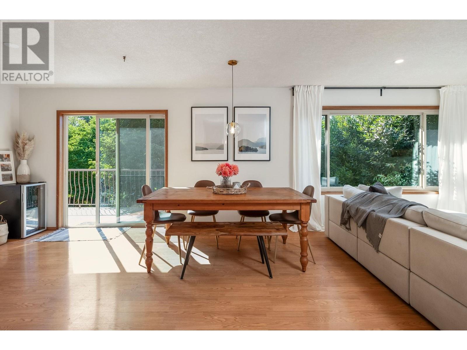 1547 Grandview Road, Gibsons, British Columbia  V0N 1V5 - Photo 10 - R2828776