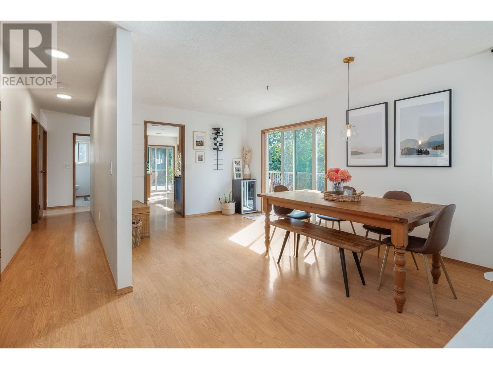 1547 Grandview Road, Gibsons, British Columbia  V0N 1V5 - Photo 12 - R2828776
