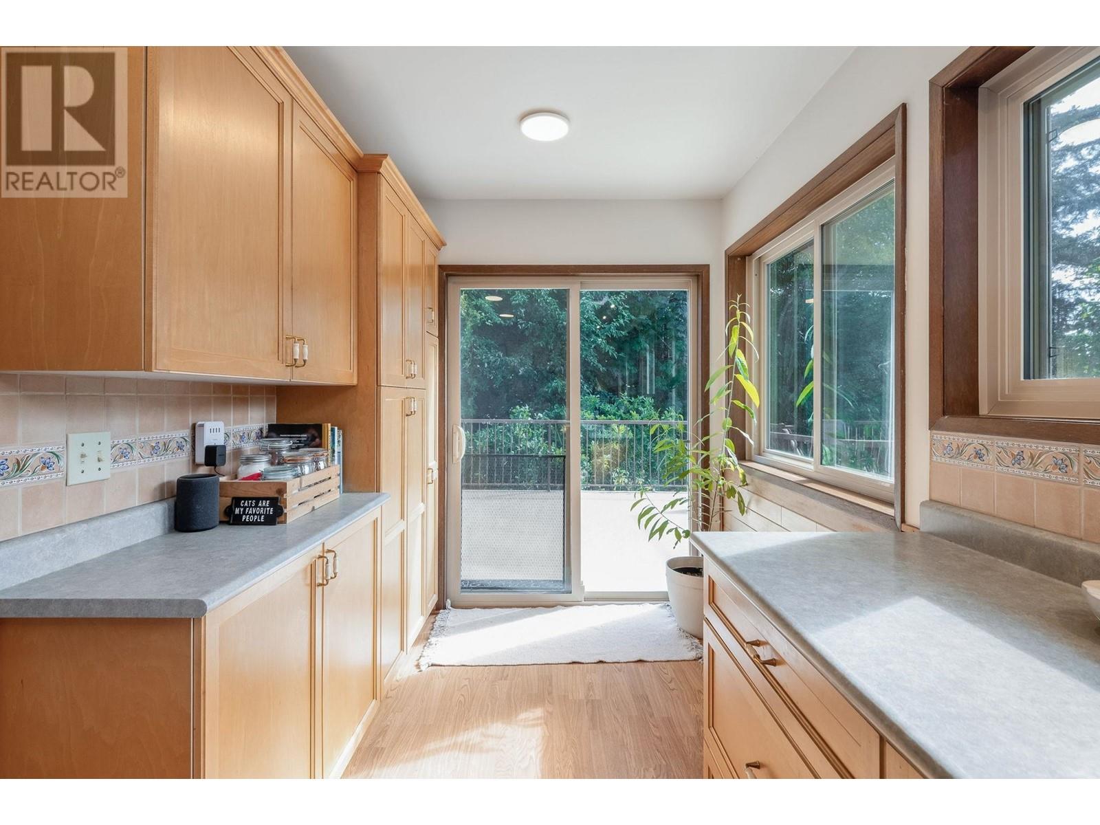 1547 Grandview Road, Gibsons, British Columbia  V0N 1V5 - Photo 16 - R2828776