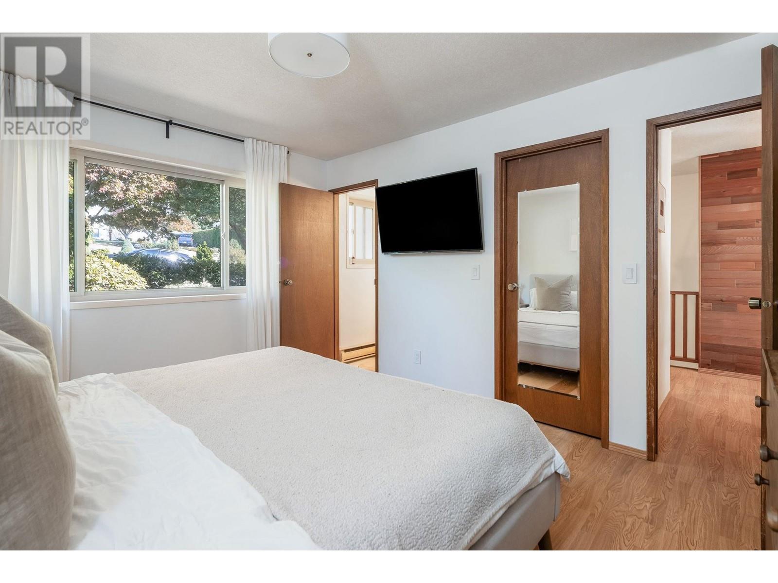 1547 Grandview Road, Gibsons, British Columbia  V0N 1V5 - Photo 19 - R2828776