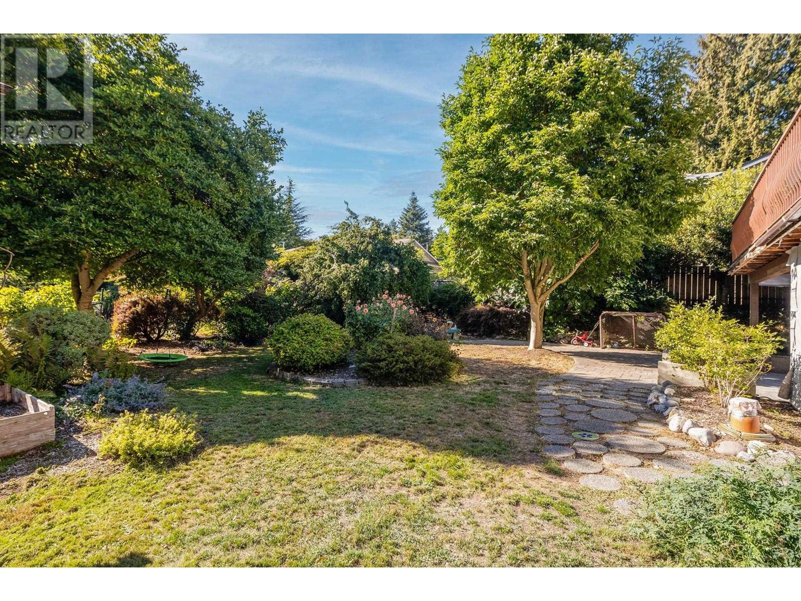1547 Grandview Road, Gibsons, British Columbia  V0N 1V5 - Photo 36 - R2828776