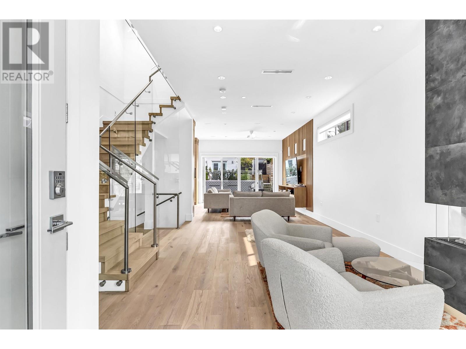 28 E 19th Avenue, Vancouver, British Columbia  V5V 1H7 - Photo 5 - R2828580