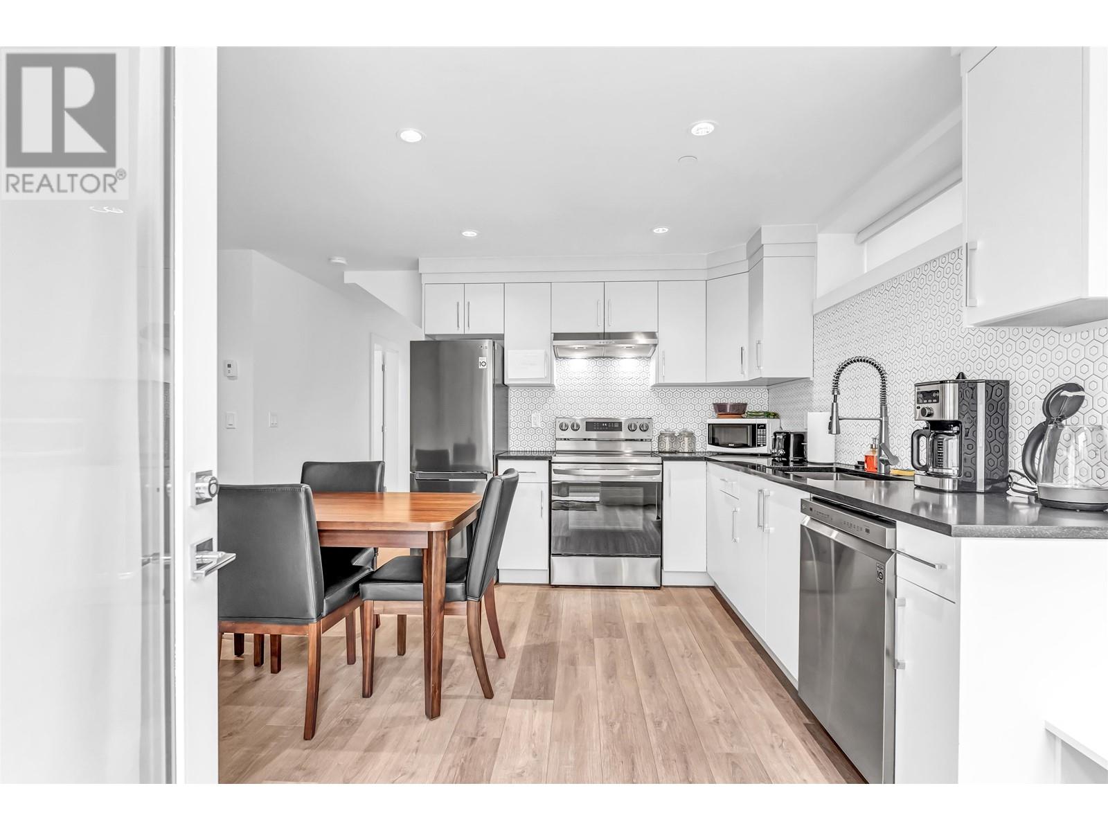 28 E 19th Avenue, Vancouver, British Columbia  V5V 1H7 - Photo 8 - R2828580