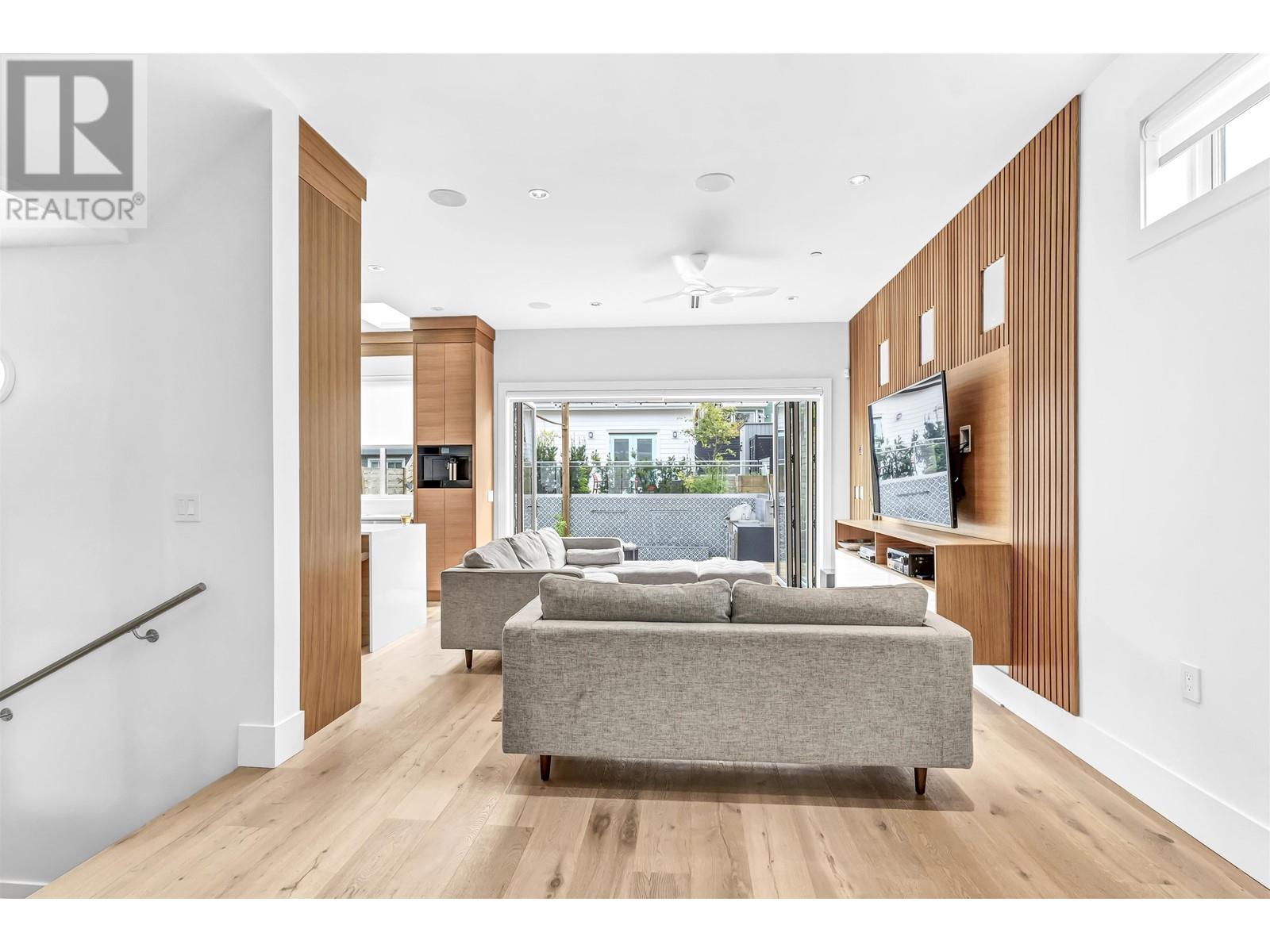 28 E 19th Avenue, Vancouver, British Columbia  V5V 1H7 - Photo 7 - R2828580