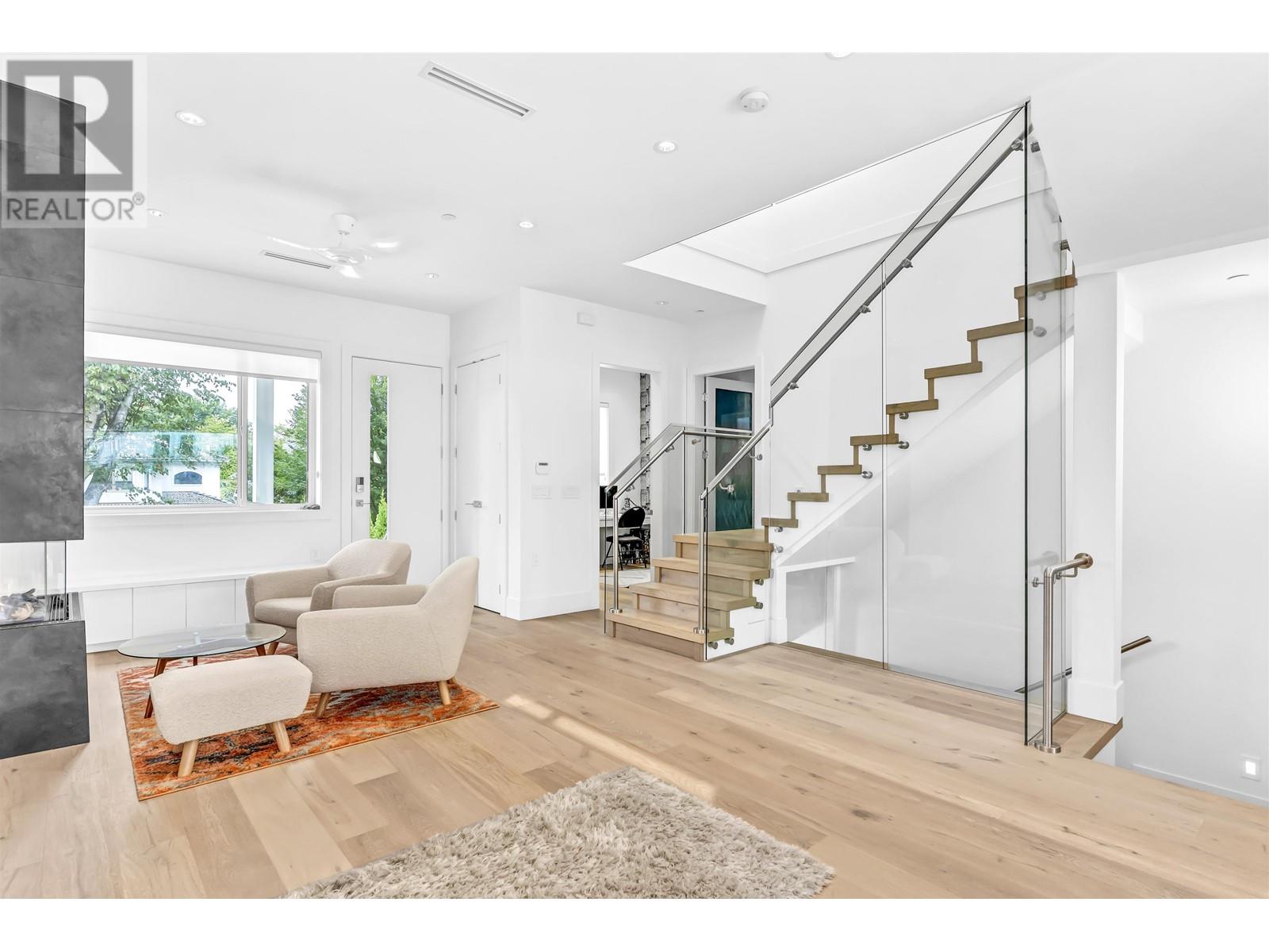 28 E 19th Avenue, Vancouver, British Columbia  V5V 1H7 - Photo 4 - R2828580