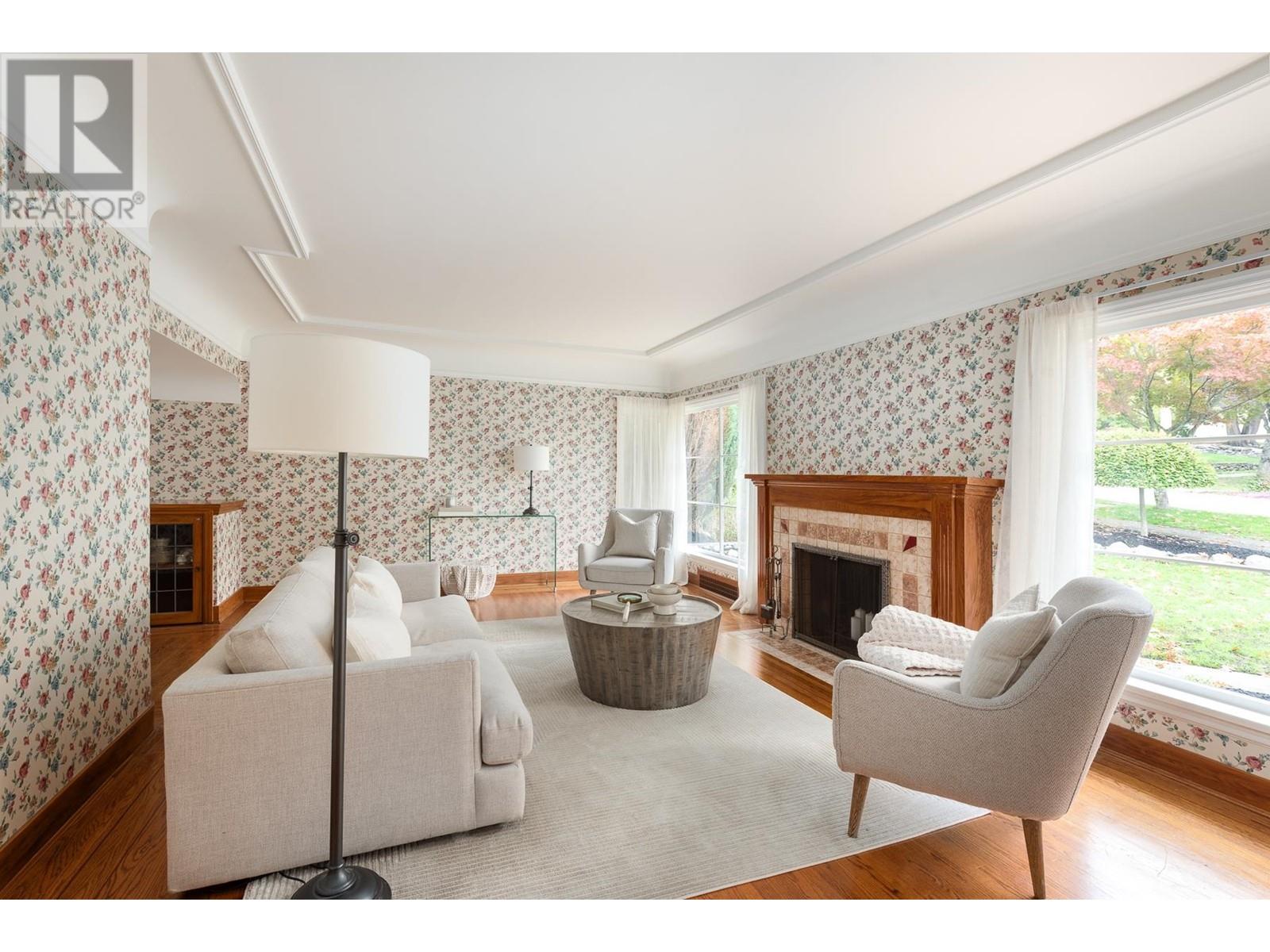 720 Nineteenth Street, New Westminster, British Columbia  V3M 4V2 - Photo 4 - R2827756
