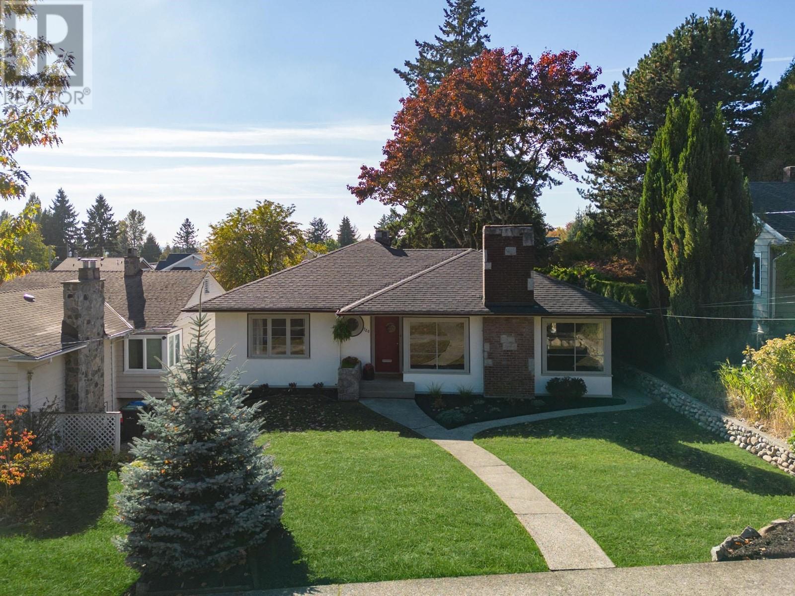 720 Nineteenth Street, New Westminster, British Columbia  V3M 4V2 - Photo 2 - R2827756