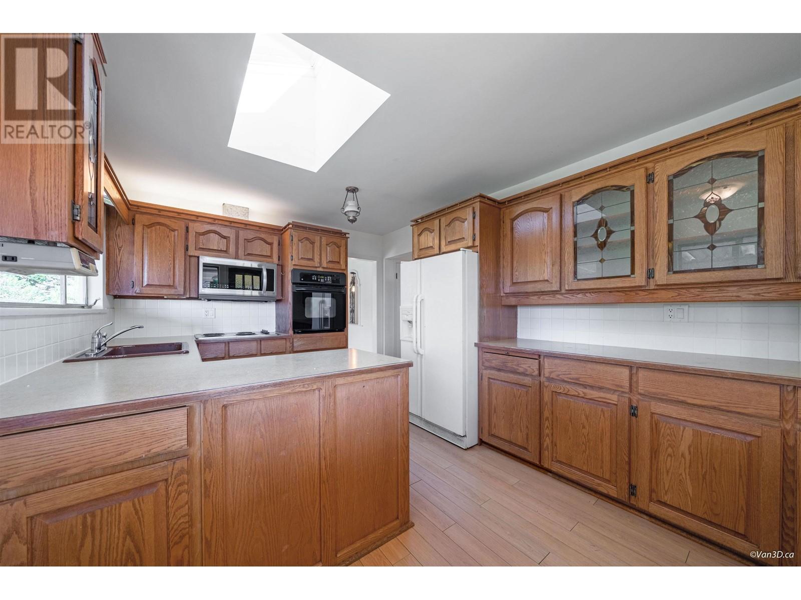 4297 Delbrook Avenue, North Vancouver, British Columbia  V7N 4A4 - Photo 5 - R2828532