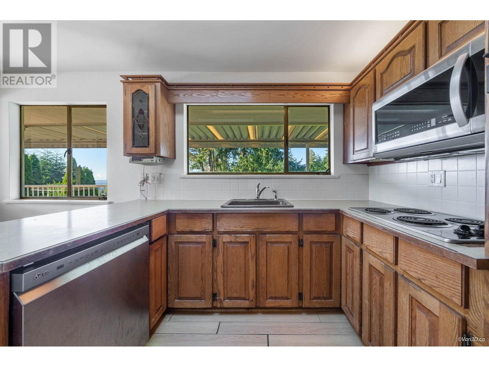 4297 Delbrook Avenue, North Vancouver, British Columbia  V7N 4A4 - Photo 4 - R2828532