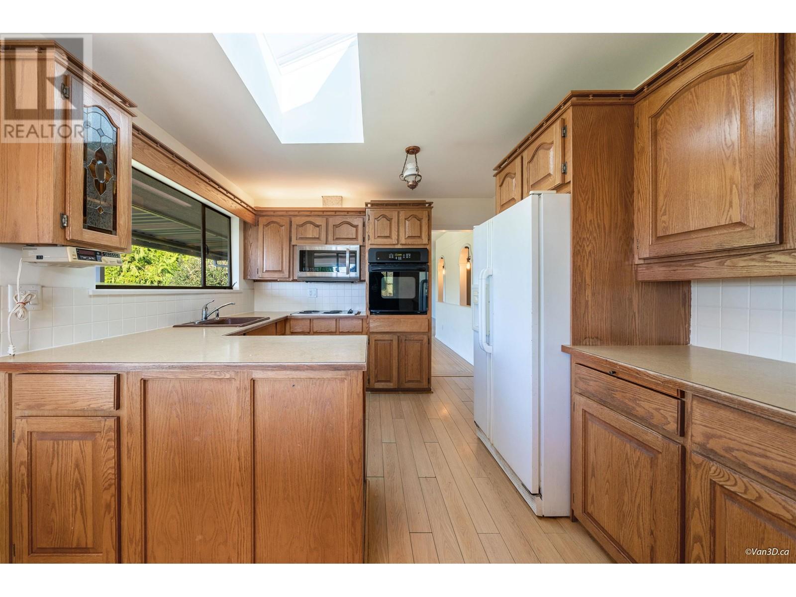 4297 Delbrook Avenue, North Vancouver, British Columbia  V7N 4A4 - Photo 6 - R2828532