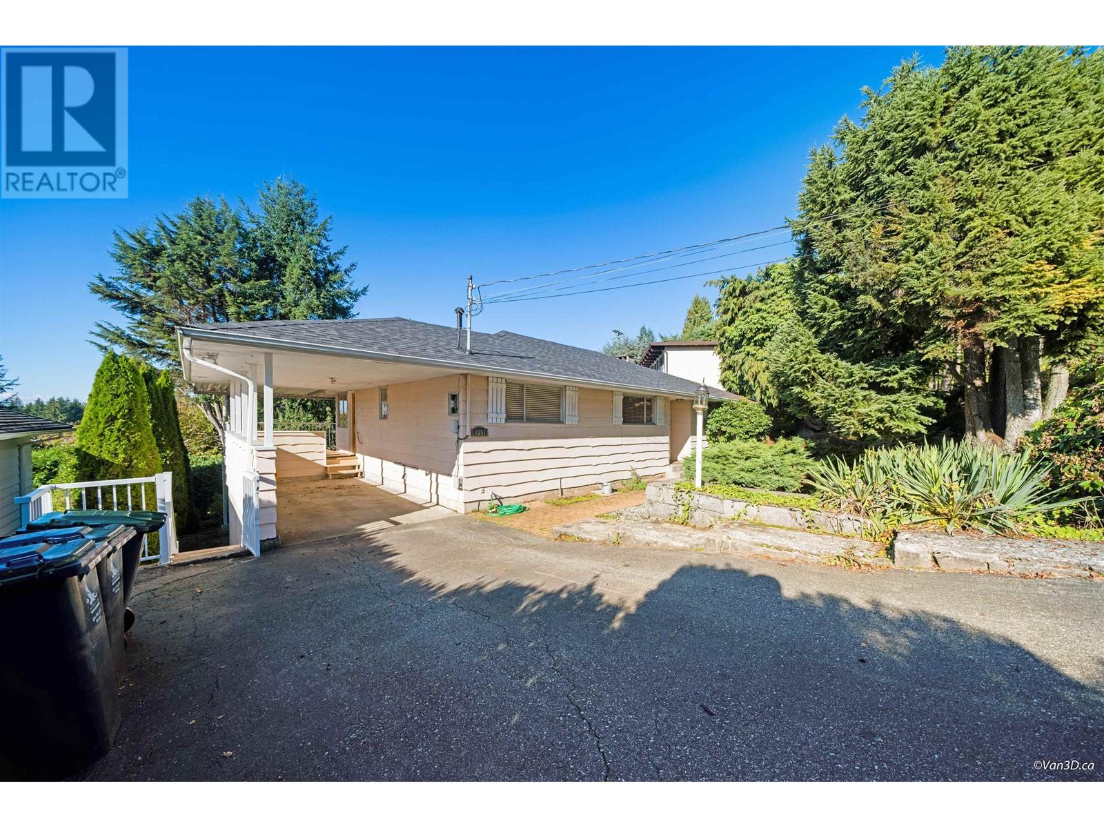 4297 Delbrook Avenue, North Vancouver, British Columbia  V7N 4A4 - Photo 2 - R2828532