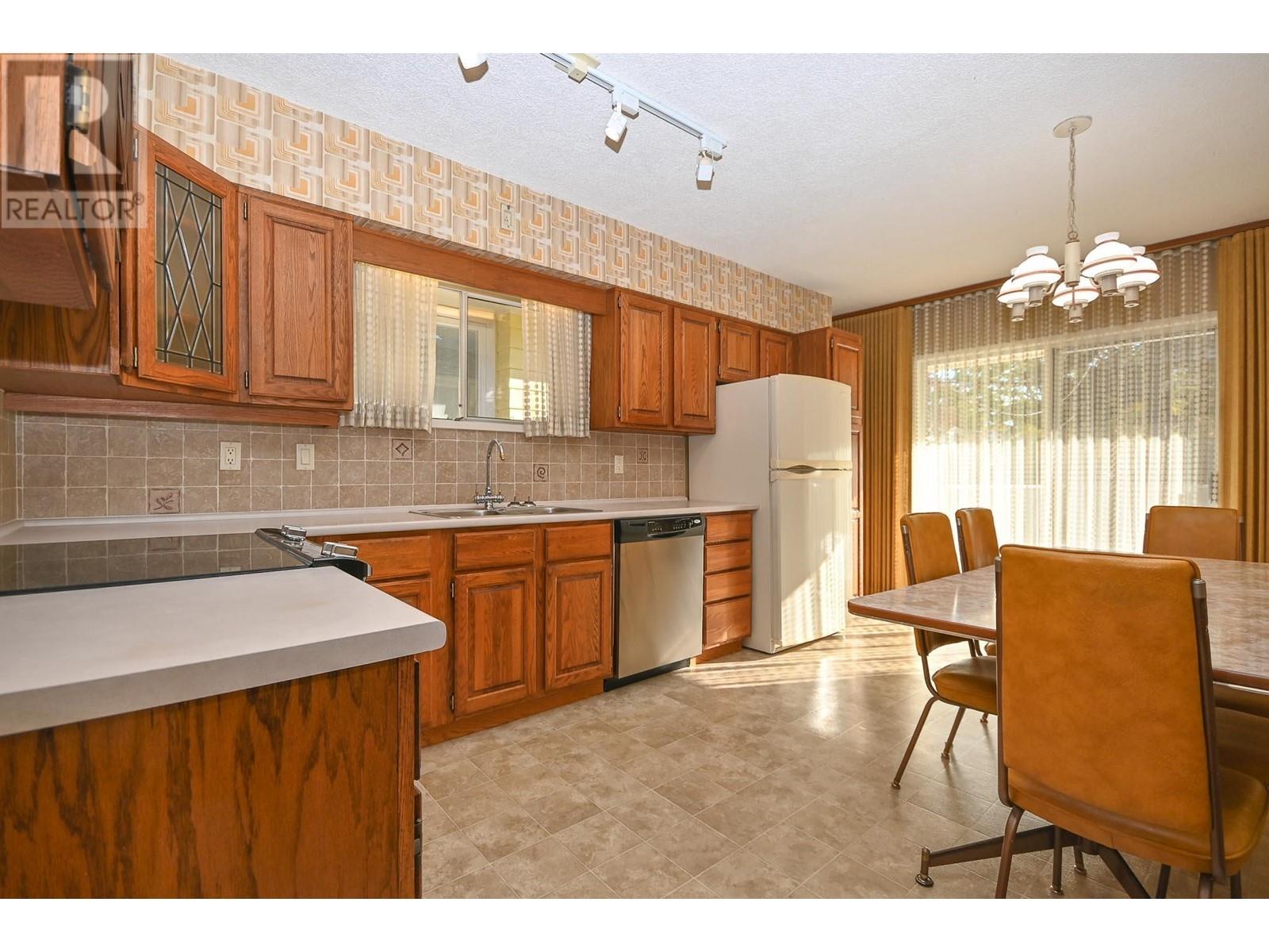 5226 Hoy Street, Vancouver, British Columbia  V5R 4P1 - Photo 7 - R2828712