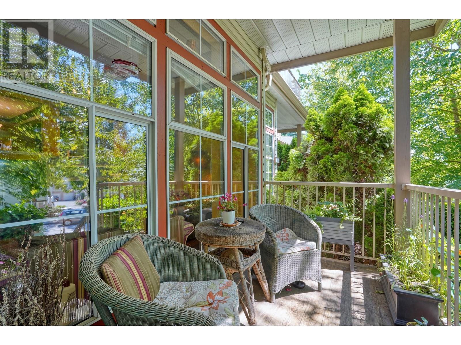 1305 Brunette Avenue, Coquitlam, British Columbia  V3K 1G6 - Photo 2 - R2828779