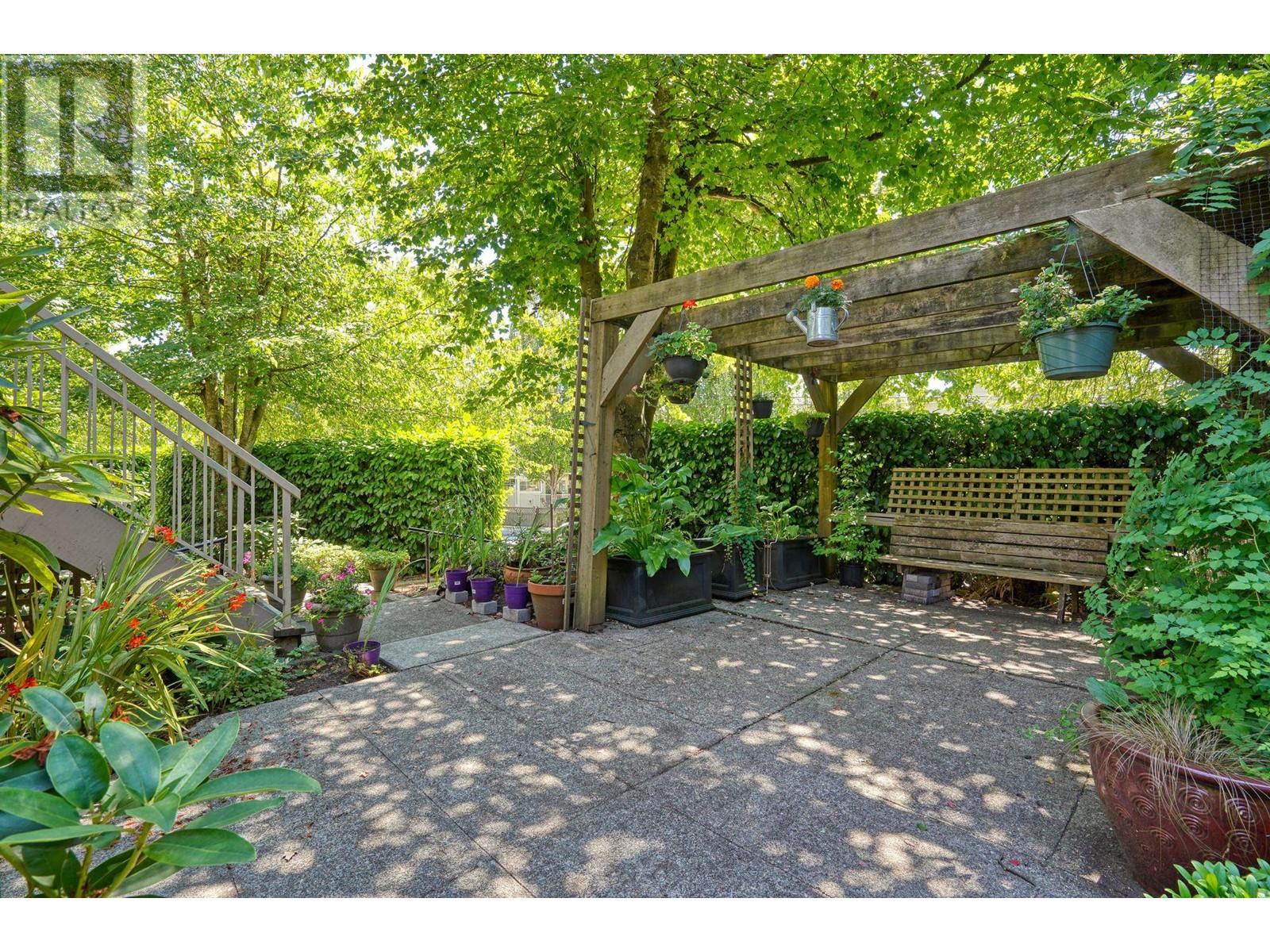 1305 Brunette Avenue, Coquitlam, British Columbia  V3K 1G6 - Photo 3 - R2828779