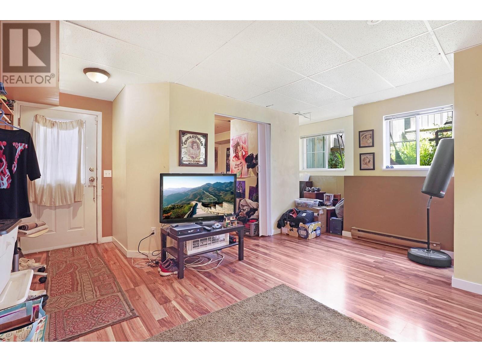 1305 Brunette Avenue, Coquitlam, British Columbia  V3K 1G6 - Photo 29 - R2828779