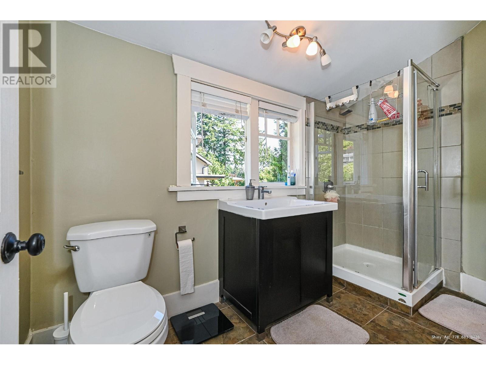 261 E Osborne Road, North Vancouver, British Columbia  V7N 1M2 - Photo 18 - R2828819