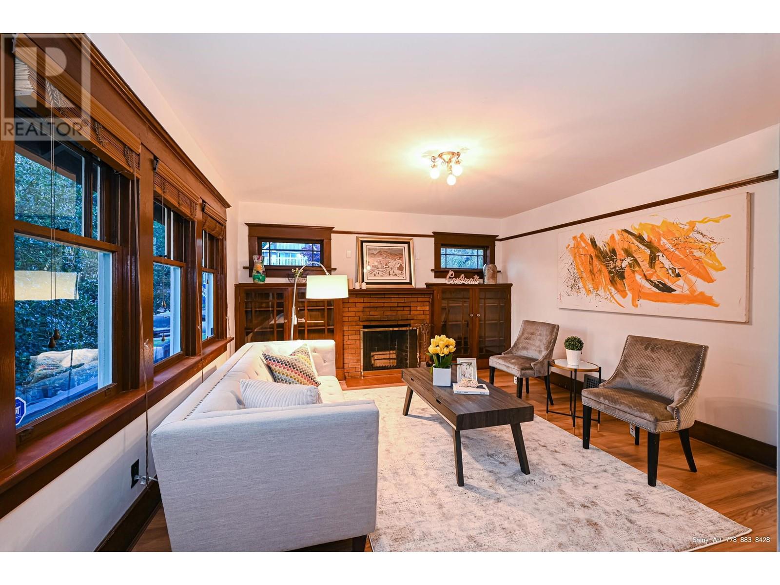 261 E Osborne Road, North Vancouver, British Columbia  V7N 1M2 - Photo 4 - R2828819
