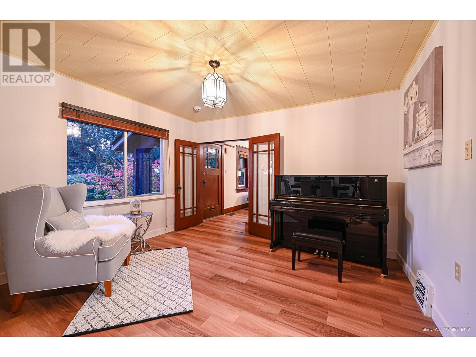 261 E Osborne Road, North Vancouver, British Columbia  V7N 1M2 - Photo 6 - R2828819