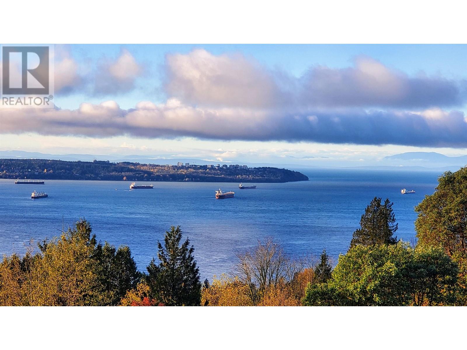 2 2206 FOLKESTONE WAY, west vancouver, British Columbia