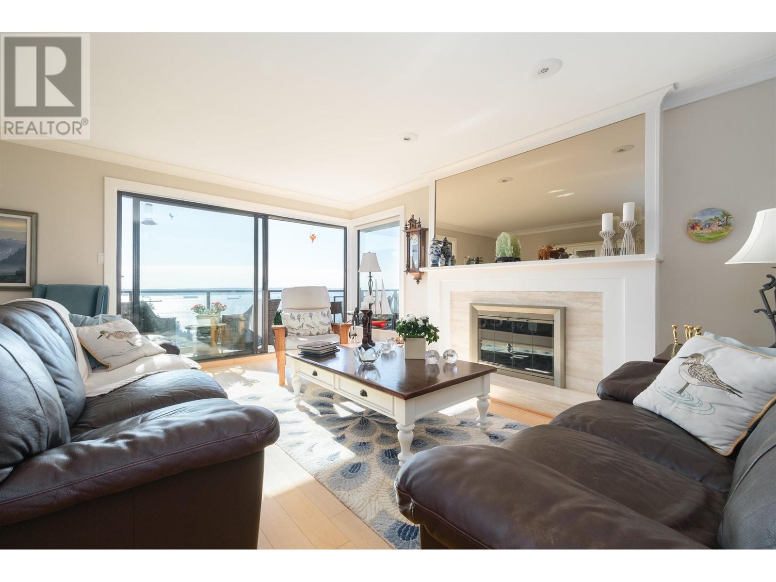 2 2206 Folkestone Way, West Vancouver, British Columbia  V7S 2X7 - Photo 4 - R2828472