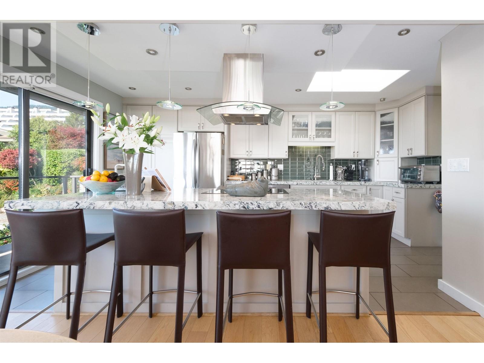 2 2206 Folkestone Way, West Vancouver, British Columbia  V7S 2X7 - Photo 6 - R2828472