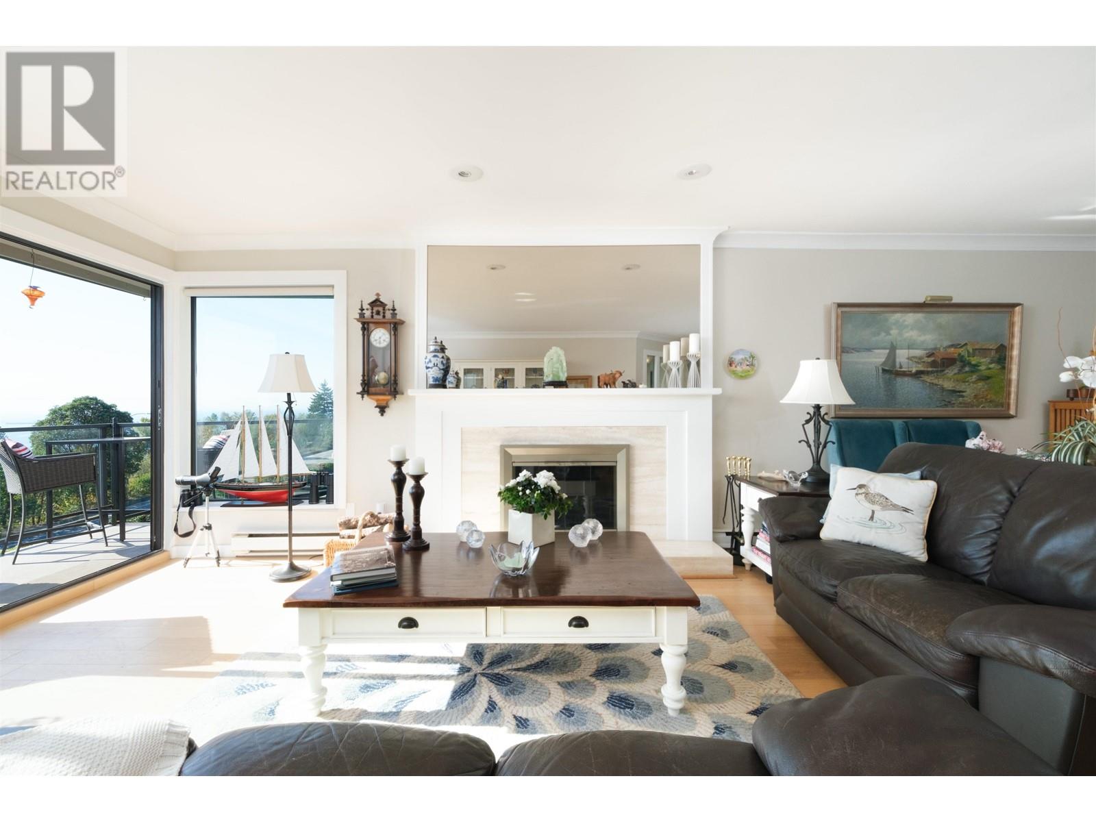 2 2206 Folkestone Way, West Vancouver, British Columbia  V7S 2X7 - Photo 5 - R2828472