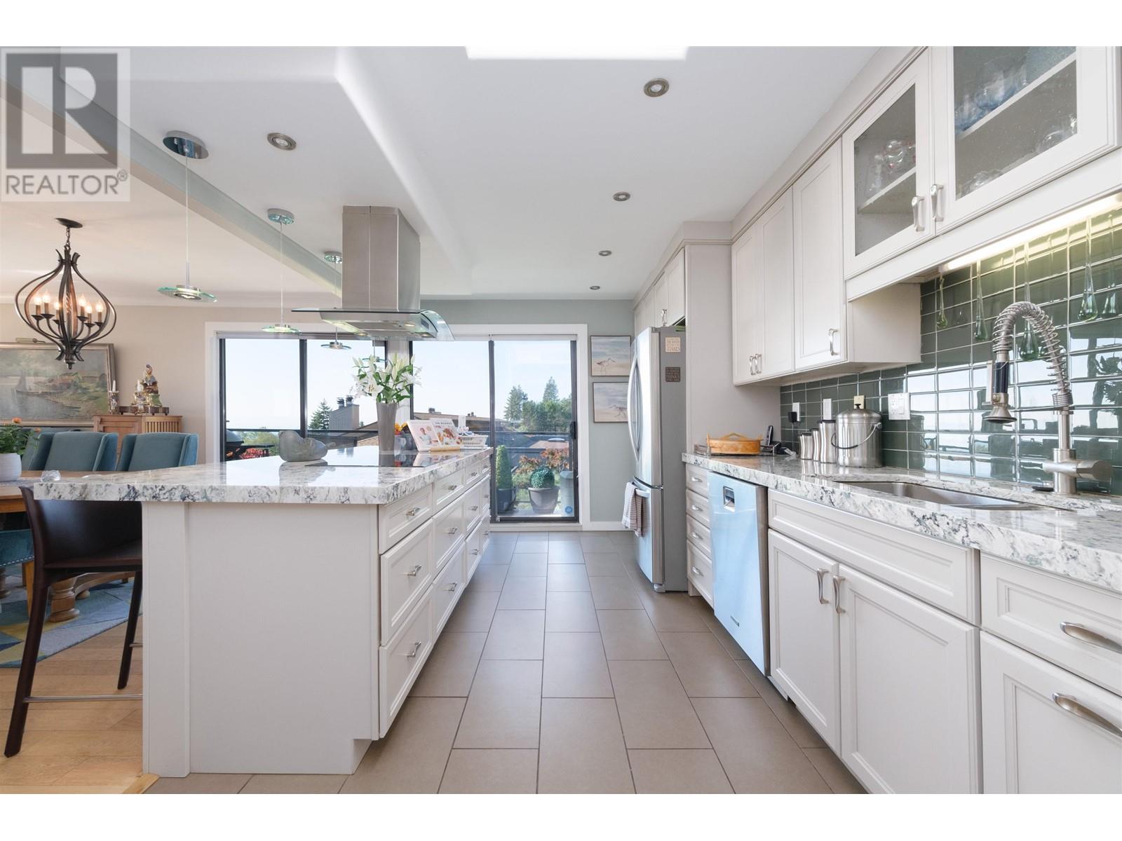 2 2206 Folkestone Way, West Vancouver, British Columbia  V7S 2X7 - Photo 7 - R2828472