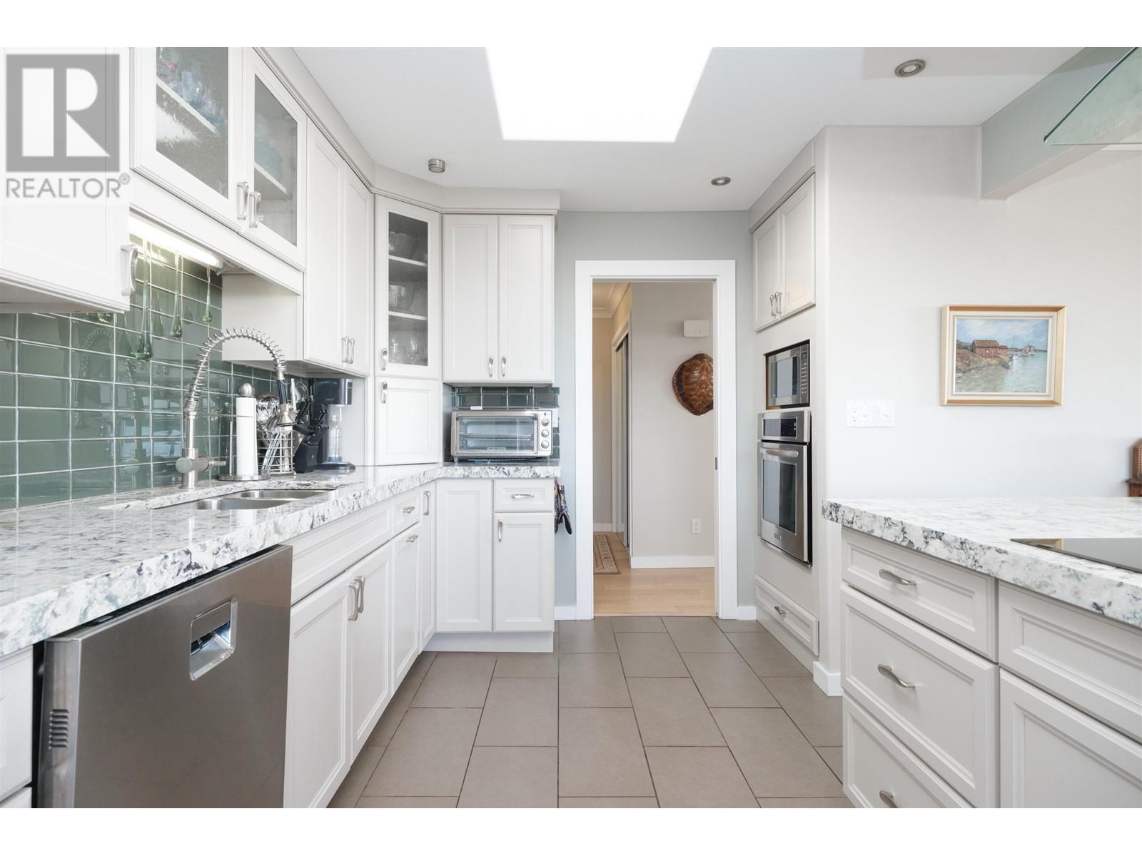 2 2206 Folkestone Way, West Vancouver, British Columbia  V7S 2X7 - Photo 9 - R2828472
