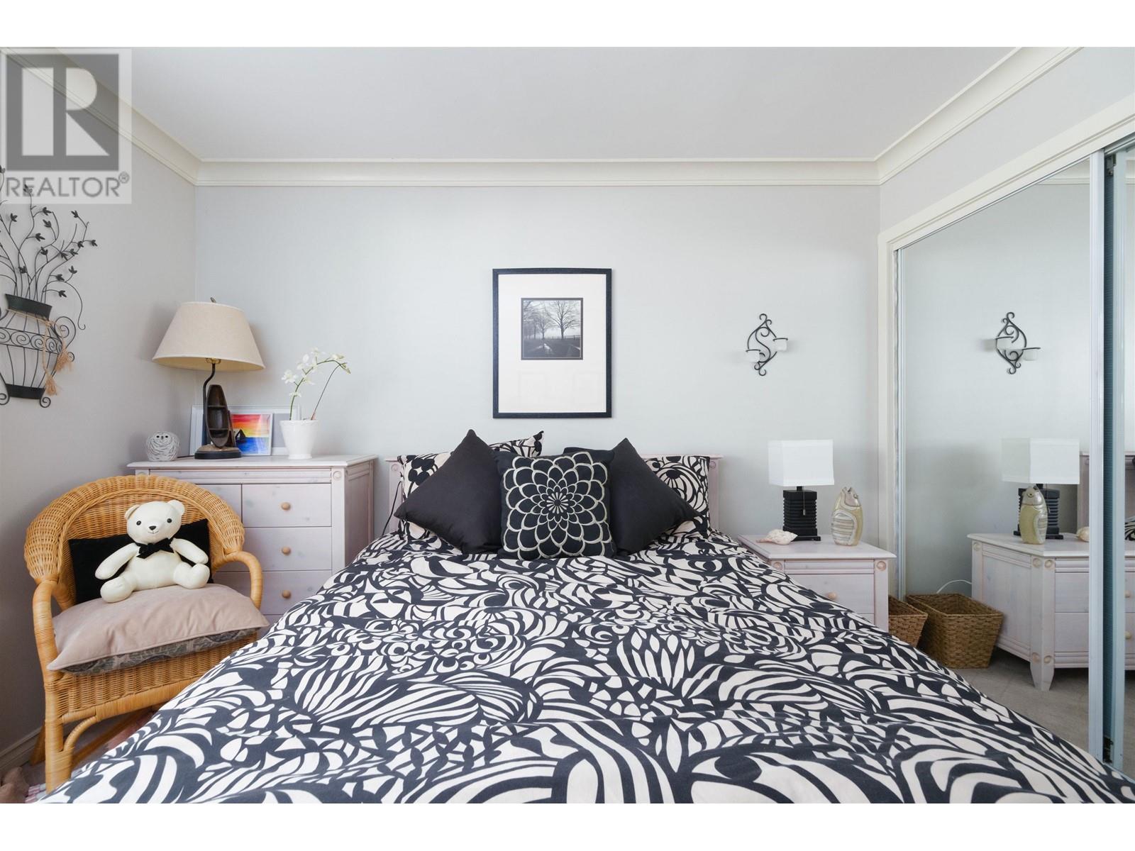 2 2206 Folkestone Way, West Vancouver, British Columbia  V7S 2X7 - Photo 21 - R2828472