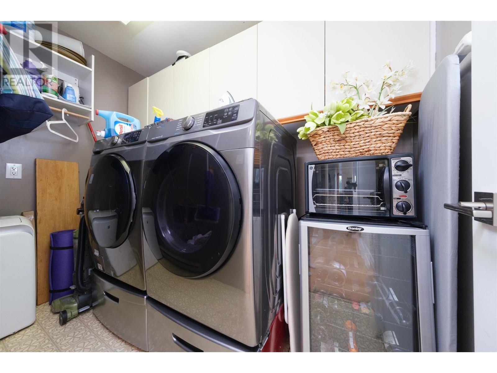2 2206 Folkestone Way, West Vancouver, British Columbia  V7S 2X7 - Photo 13 - R2828472