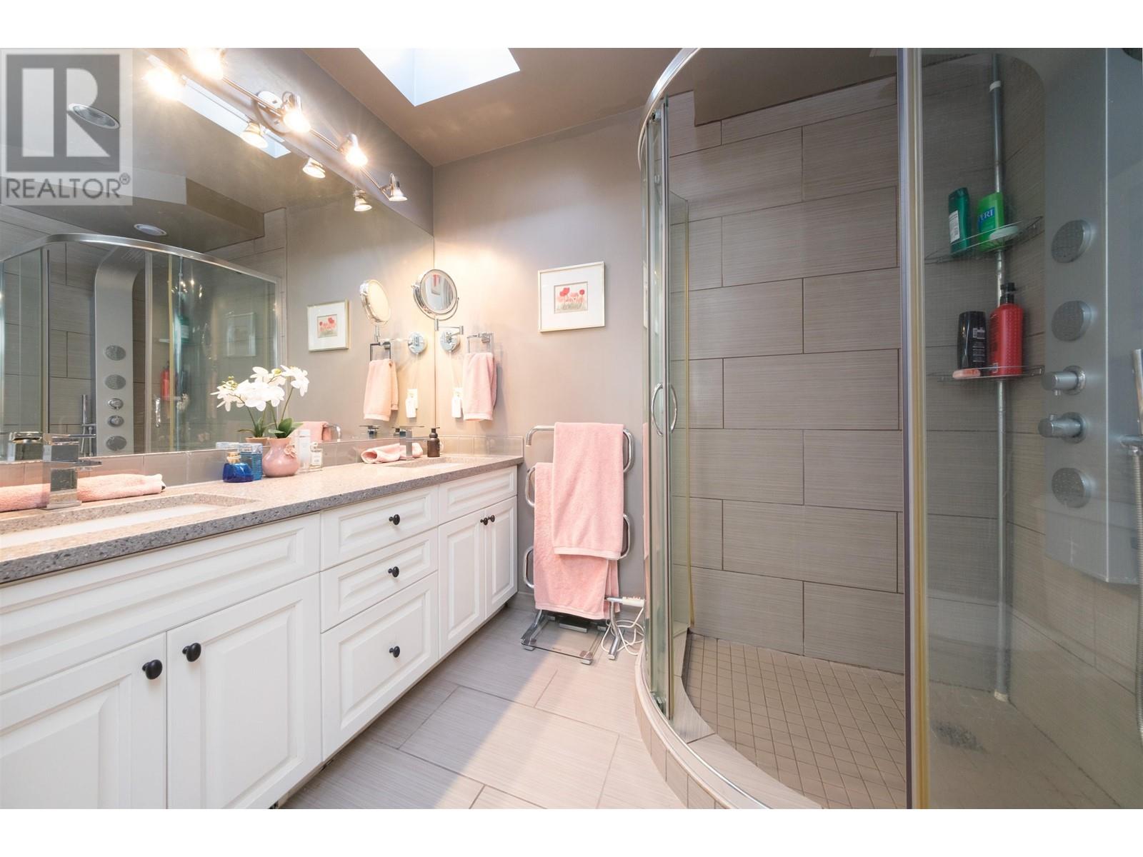 2 2206 Folkestone Way, West Vancouver, British Columbia  V7S 2X7 - Photo 18 - R2828472