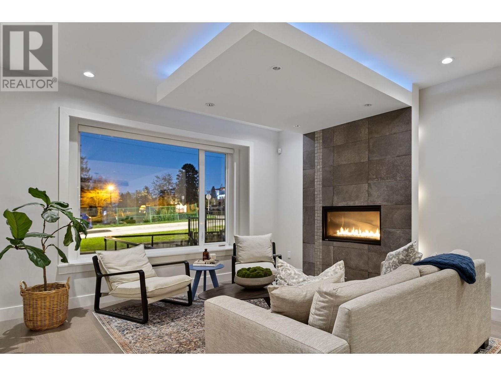 604 E 22nd Street, North Vancouver, British Columbia  V7L 3C9 - Photo 2 - R2828823